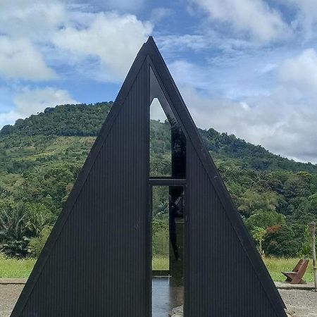 Отель Wawowow Tomohon Экстерьер фото