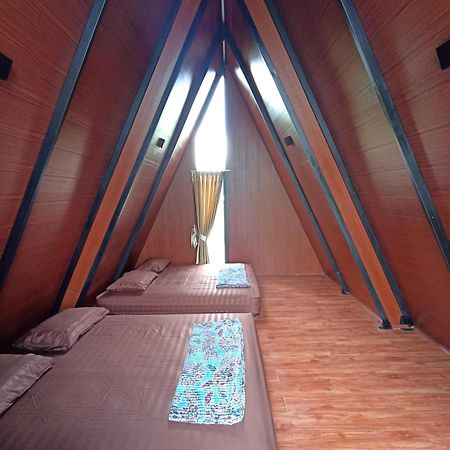 Отель Wawowow Tomohon Экстерьер фото