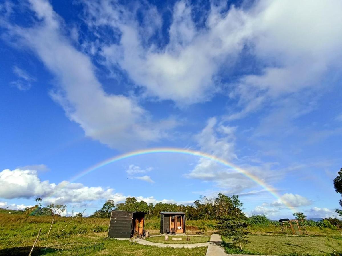 Отель Wawowow Tomohon Экстерьер фото