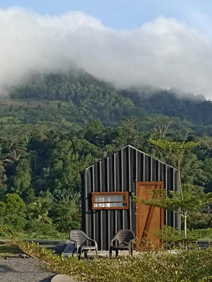 Отель Wawowow Tomohon Экстерьер фото