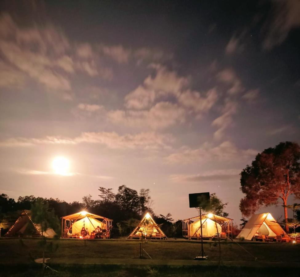 Отель Wawowow Tomohon Экстерьер фото