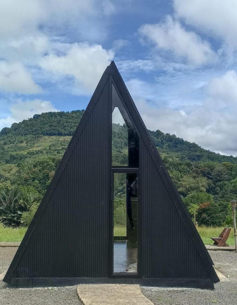 Отель Wawowow Tomohon Экстерьер фото