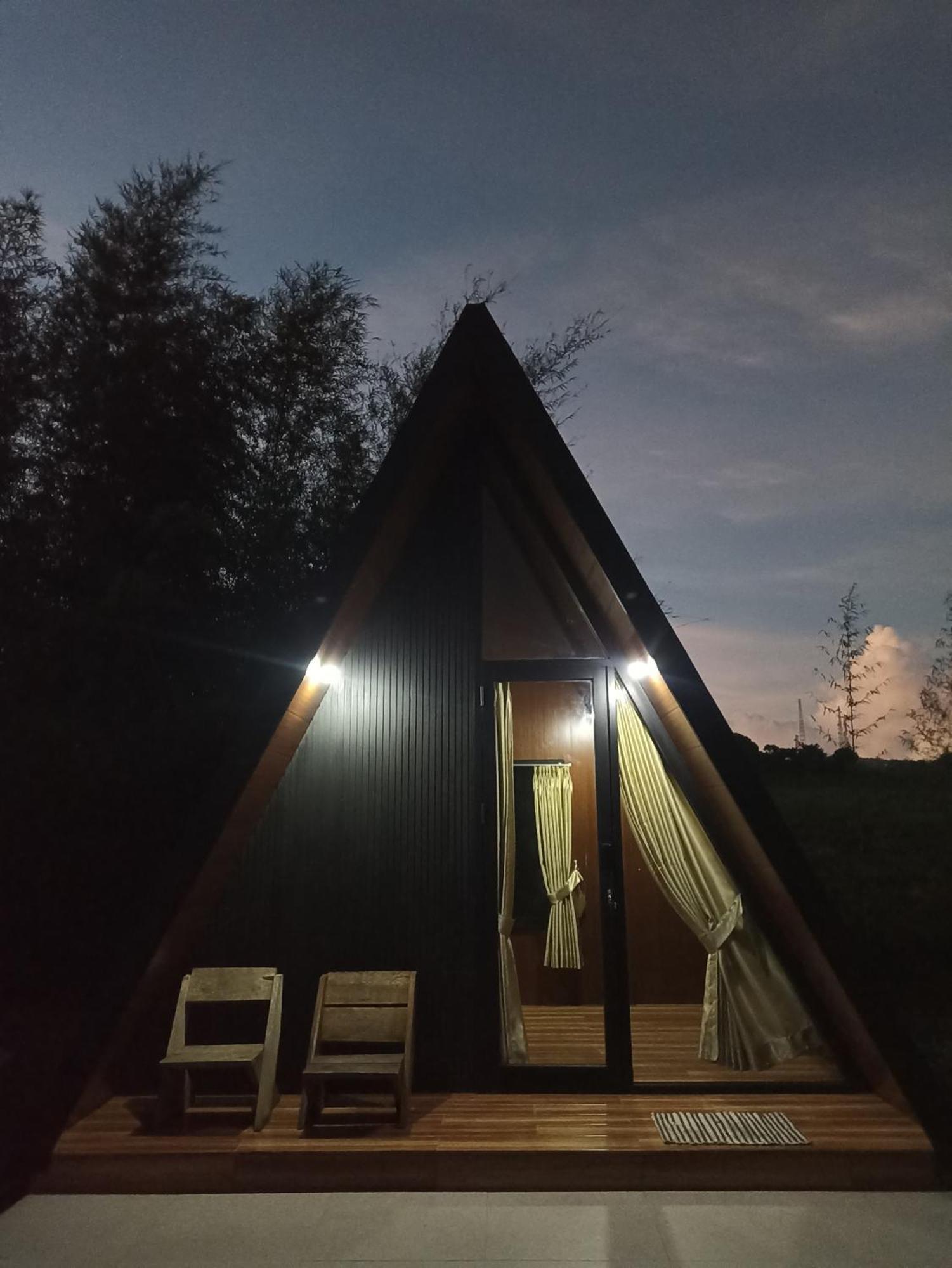 Отель Wawowow Tomohon Экстерьер фото